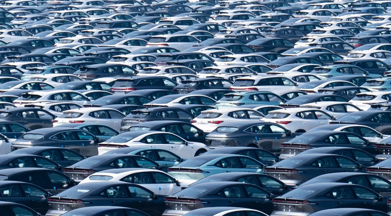 Amerykański rząd chce zakazać używania chińskiego oprogramowania w samochodach. Amerykański rząd chce zakazać używania chińskiego oprogramowania w samochodach.