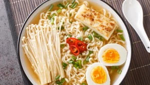 Japoński sekret zdrowia działa silnie przeciwzapalnie. Enoki wrzuć do zupy lub usmaż