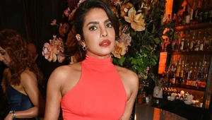 Priyanka Chopra przyciągnęła wzrok wyrazistym kolorem. Jest modny latem i jesienią