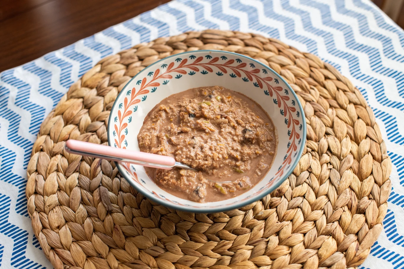 Owsianka kawowa zarówno odżywi, jak i pobudzi | Fot tarikkaanmuslu Owsianka kawowa zarówno odżywi, jak i pobudzi | Fot tarikkaanmuslu