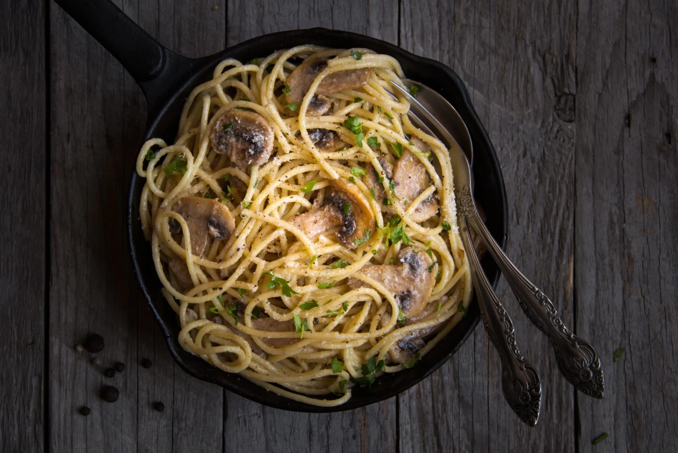 Spaghetti z brunatnymi pieczarkami to ciekawy pomysł na obiad Spaghetti z brunatnymi pieczarkami to ciekawy pomysł na obiad
