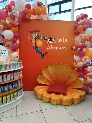 Drogeria dm z pierwszym sklepem w Warszawie. Źródło: mat. pras.