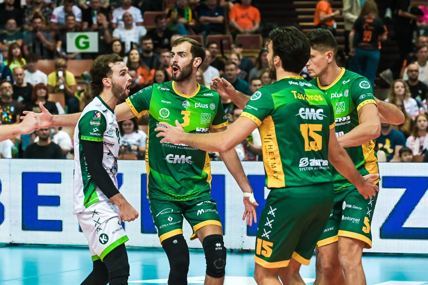 Aaron Russell (drugi z lewej) Aaron Russell (drugi z lewej) to kandydat na gwiazdę PlusLigi