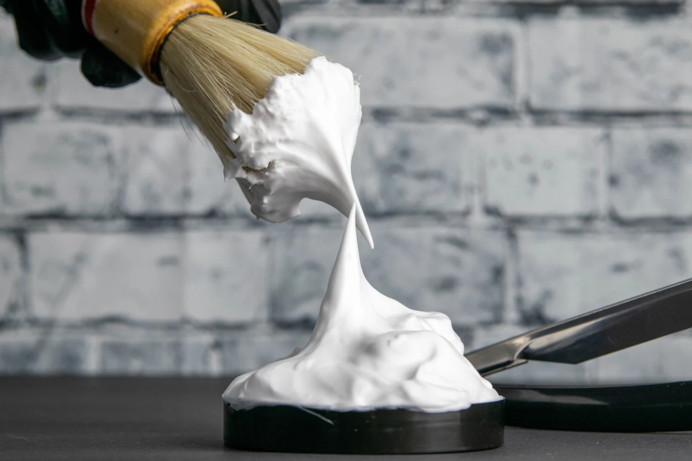 Pianka do golenia ma właściwości odświeżające i nabłyszczające. Toaleta po umyciu nią będzie lśnić