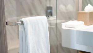 Twoje ręczniki będą śnieżnobiałe przez lata. Wystarczy, że do prania dodasz to