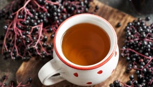 Czarny bez stosowany jest m.in. w łagodzeniu objawów infekcji dróg oddechowych