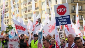 Pikieta związkowców przeciwko zwolnieniom po decyzji BEKO. Pracę ma stracić w sumie ponad 1800 osób