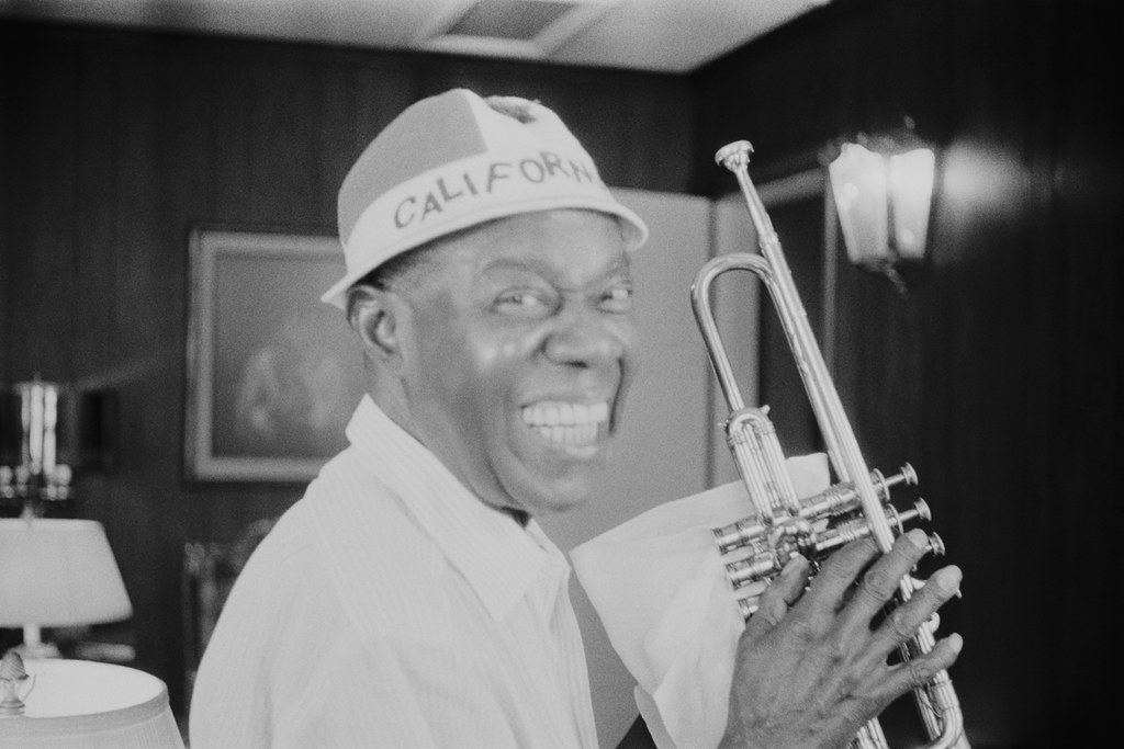 Louis Armstrong jest wykonawcą przeboju "What a Wonderful World"