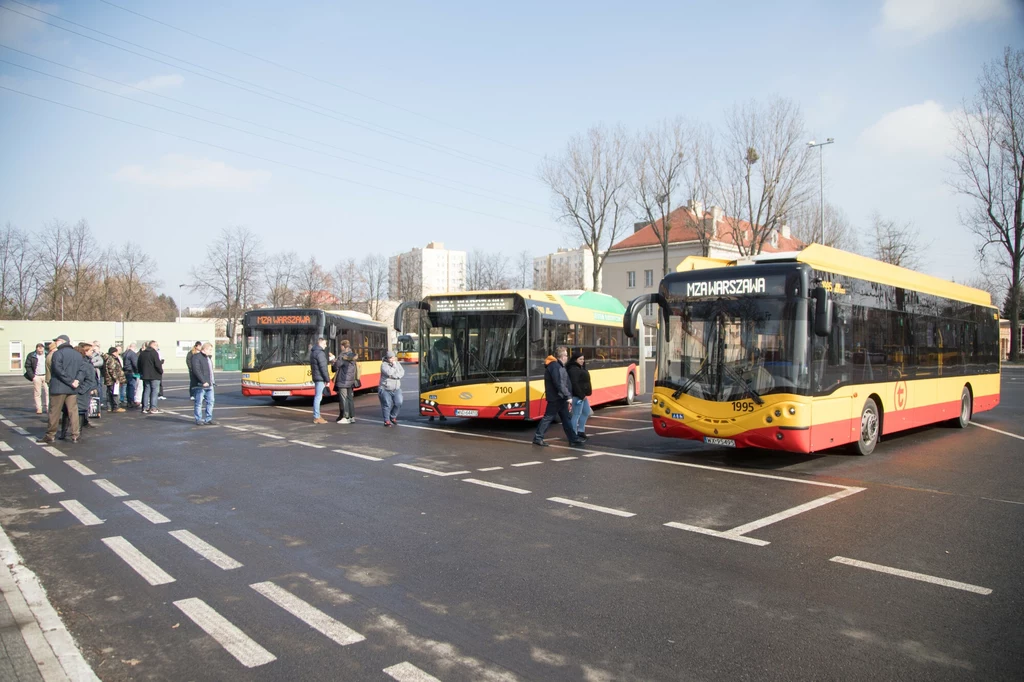 W określonych sytuacjach prowadzenie pojazdu i palenie papierosów jest karalne.