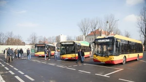 Kierowca autobusu palił papierosa w trakcie jazdy. Pasażerowie oburzeni