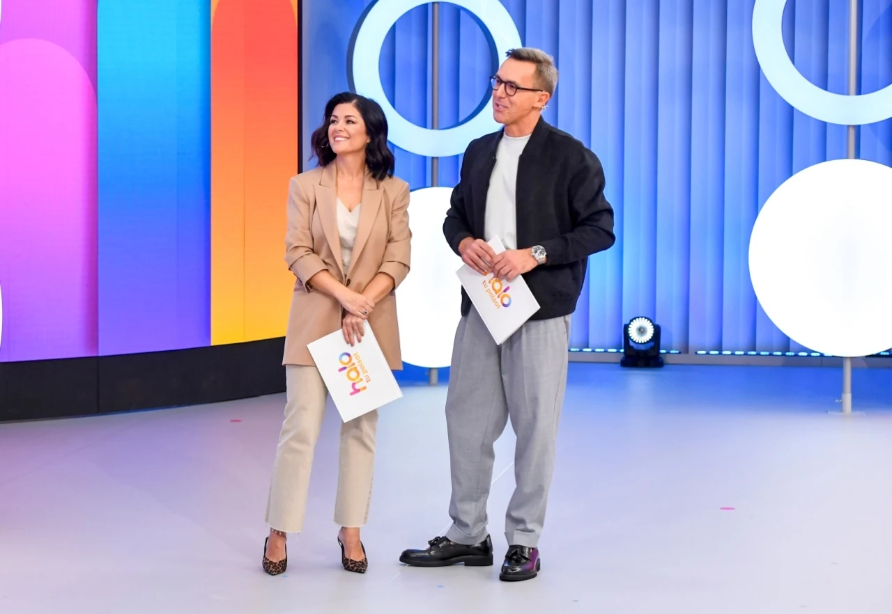 Kasia Cichopek w beżach na planie "halo tu polsat"