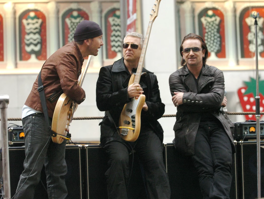 The Edge, Adam Clayton i Bono (U2) na ulicach Nowego Jorku - 22 listopada 2004 r.