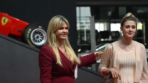 Corinna Schumacher (żona Michaela, z lewej) i córka Gina (z prawej)