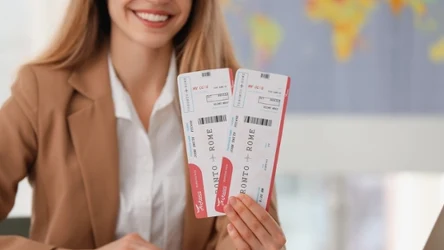 W trakcie kupowania biletów lotniczych warto korzystać z porównywarek cen i aplikacji. 