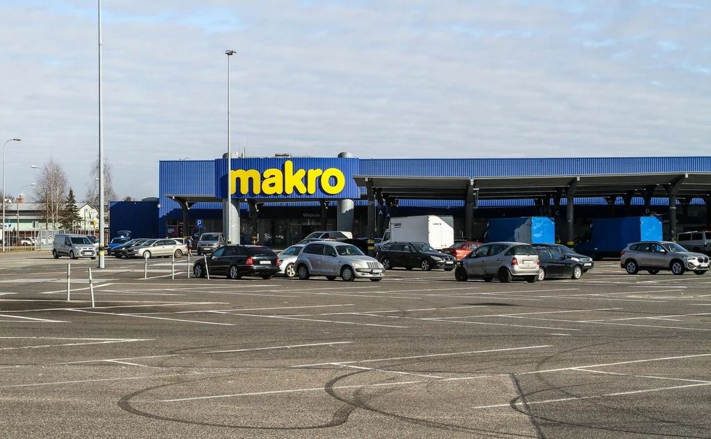 Na parkingach Makro pojawią się stacje ładowania samochodów elektrycznych