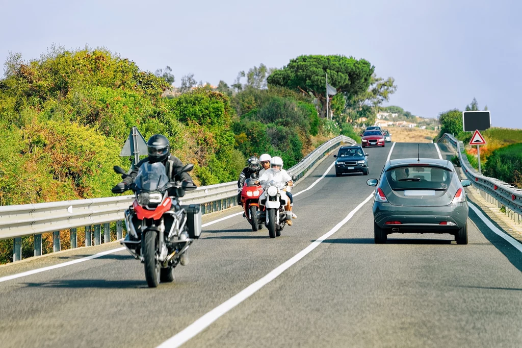 Jak bezpiecznie wyprzedzić motocyklistę?