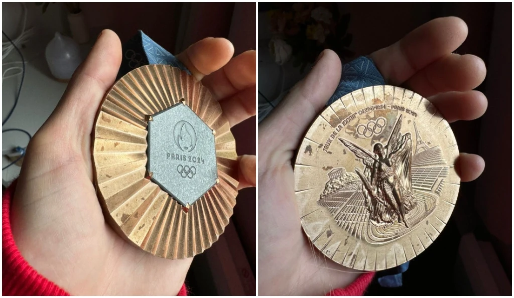 Zniszczony medal Aleksandry Kałuckiej