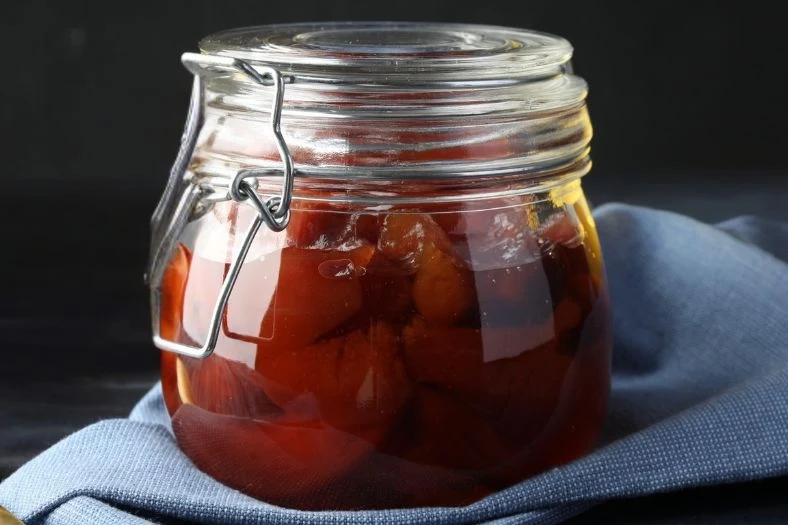 Pigwa w syropie to wyśmienity dodatek do jesiennej herbaty Pigwa w syropie to wyśmienity dodatek do jesiennej herbaty