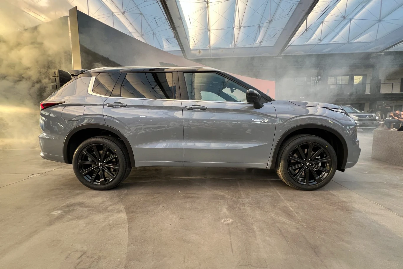 Outlander ma przeszło 4,7 metra długości i robi wrażenie rozmiarami Outlander ma przeszło 4,7 metra długości i robi wrażenie rozmiarami