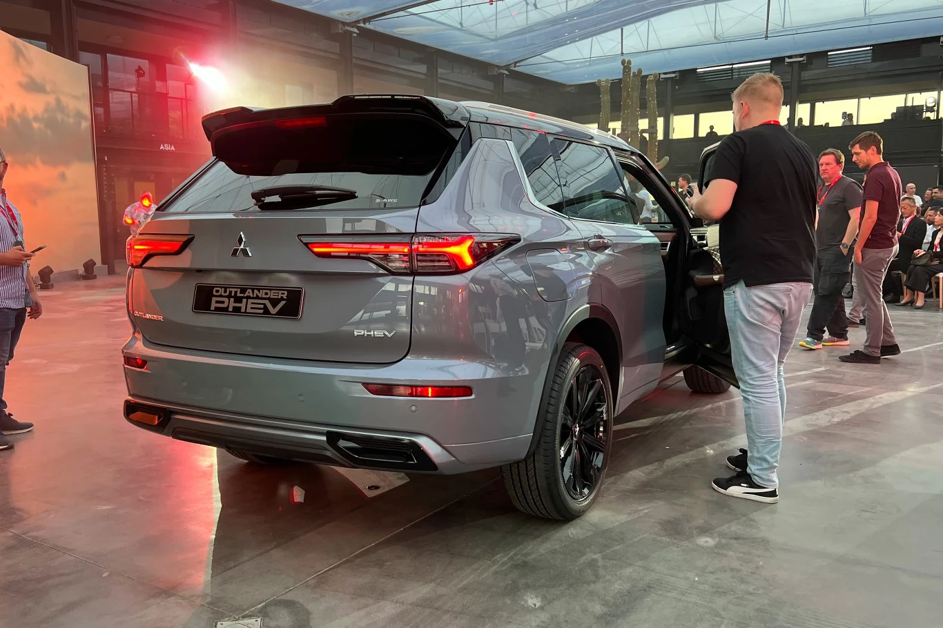 Producent zapowiada, że w trybie elektrycznym auto przejedzie do 86 km Producent zapowiada, że w trybie elektrycznym auto przejedzie do 86 km