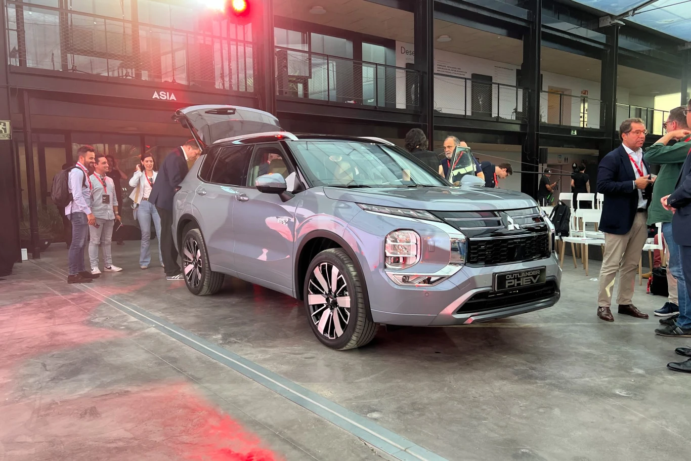 Nowe Mitsubishi Outlander jednego dnia będzie można obejrzeć tylko w jednym salonie w Polsce Nowe Mitsubishi Outlander jednego dnia będzie można obejrzeć tylko w jednym salonie w Polsce