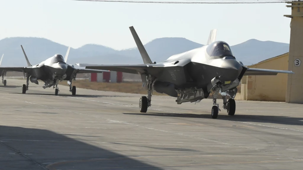 Iran skrupulatnie wybrał cele ataku. Rakiety spadły na izraelską bazę F-35