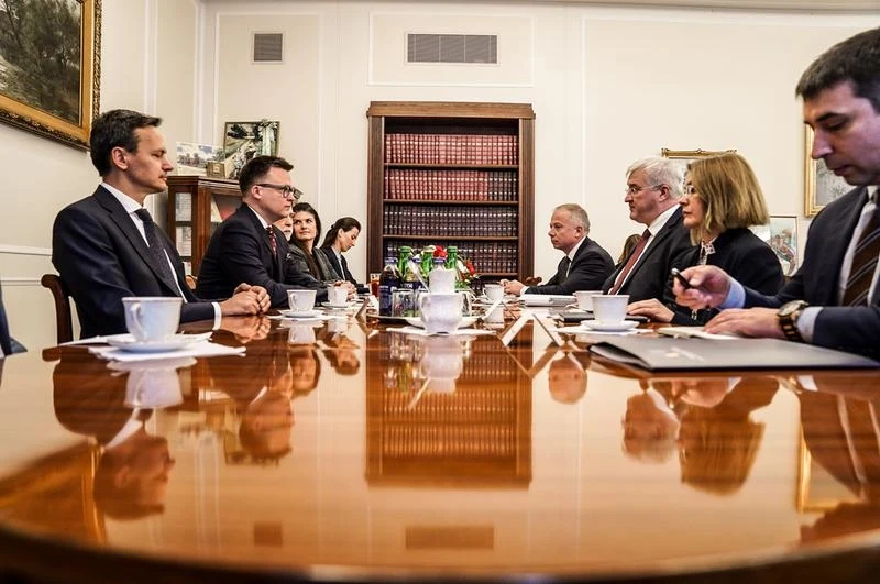 Spotkanie Andrija Sybihy z Szymonem Hołownią. Wśród tematów Wołyń i rozliczenia z przeszłością Spotkanie Andrija Sybihy z Szymonem Hołownią. Wśród tematów Wołyń i rozliczenia z przeszłością