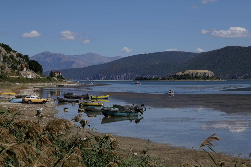 Susza doprowadziła do powolnej śmierci jeziora Prespa