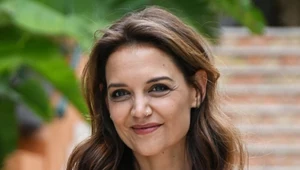 Katie Holmes już je nosi, chociaż nie wszystkim się podobają. To najmodniejsze baleriny na wiosnę 2025