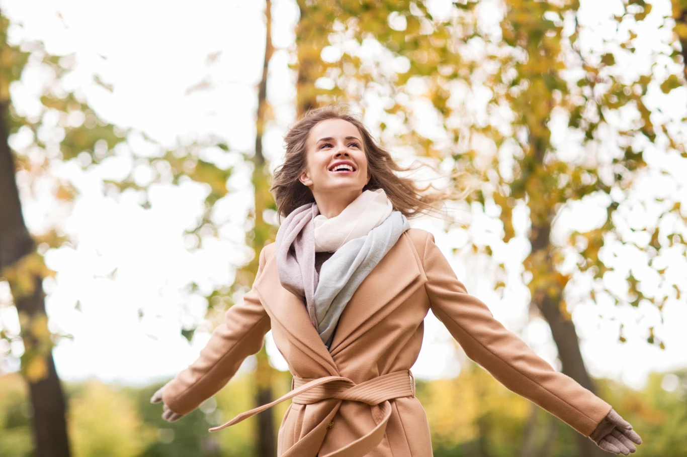 Według psychologów, im bardziej jesteśmy spełnieni i szczęśliwi, tym bardziej przyciągamy do siebie innych Według psychologów, im bardziej jesteśmy spełnieni i szczęśliwi, tym bardziej przyciągamy do siebie innych