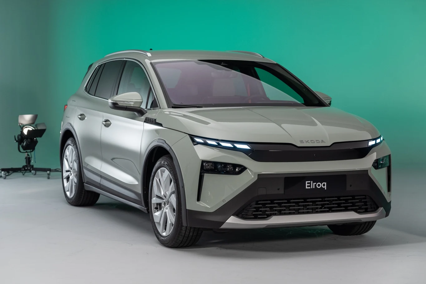 Skoda Elroq ma współczynnik oporu powietrza wynoszący 0,26, co jest lepszym wynikiem niż u konkurencji. Dla porównania, Kia EV3 osiąga 0,268, a Volvo EX30 – 0,28.