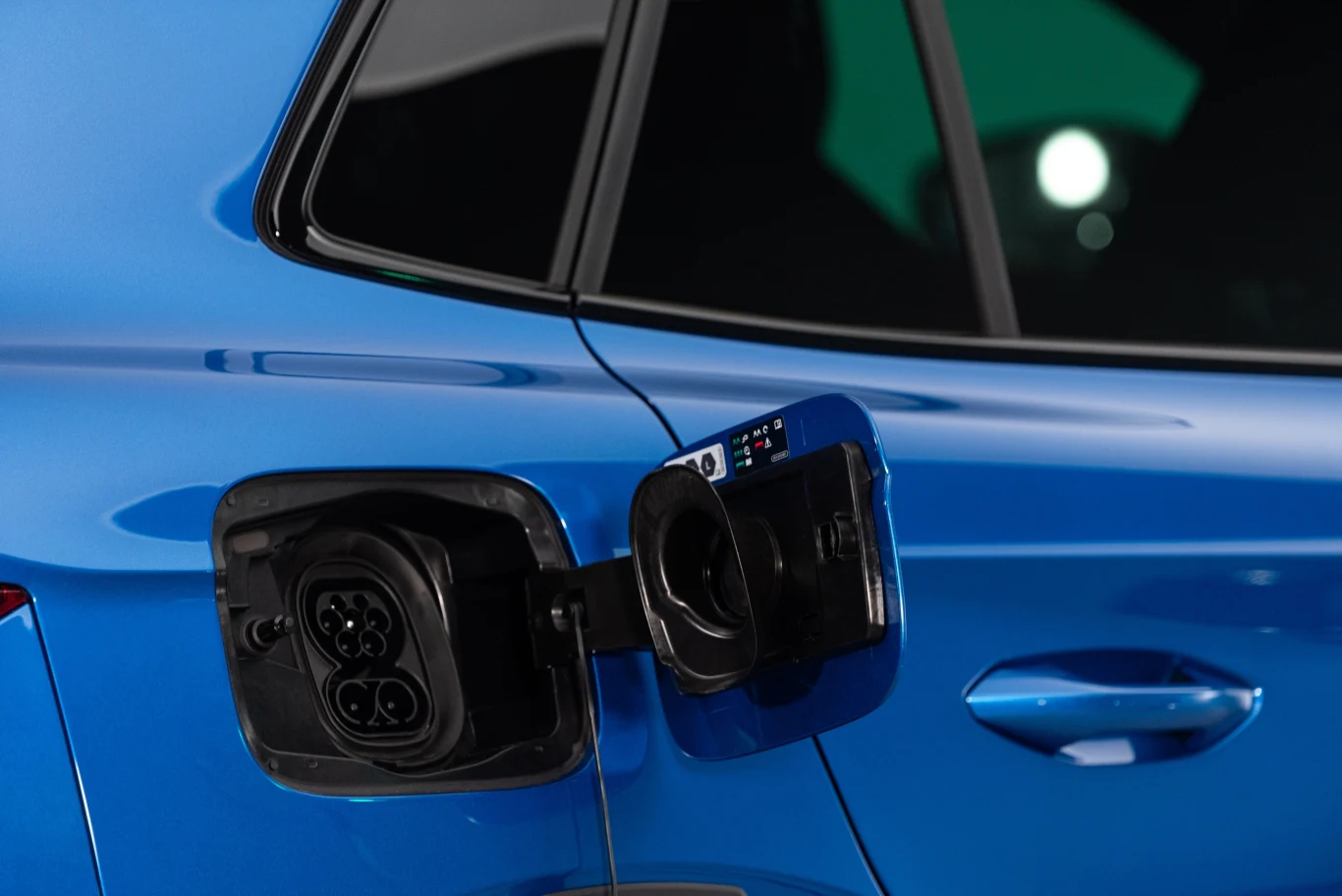 Wystarczy mniej niż pół godziny, żeby uzupełnić poziom naładowania akumulatora od 10 do 80 proc. 