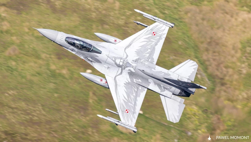 F-16 "Polish Air Force 302" nad Wielką Brytanią