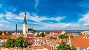 Składa się z 1500 wysp, a jest 7 razy mniejsza od Polski. Z Warszawy dolecisz w 1,5 godziny 