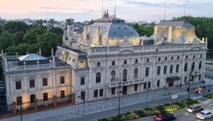 W Pałacu Izraela Poznańskiego trwają prace konserwatorskie i renowacyjne. W ich trakcie odsłonięto secesyjne polichromie.