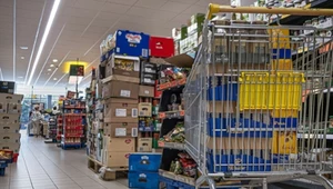 Majówka 2025. Kilka dni zamkniętych sklepów. Ograniczenia także 4 maja