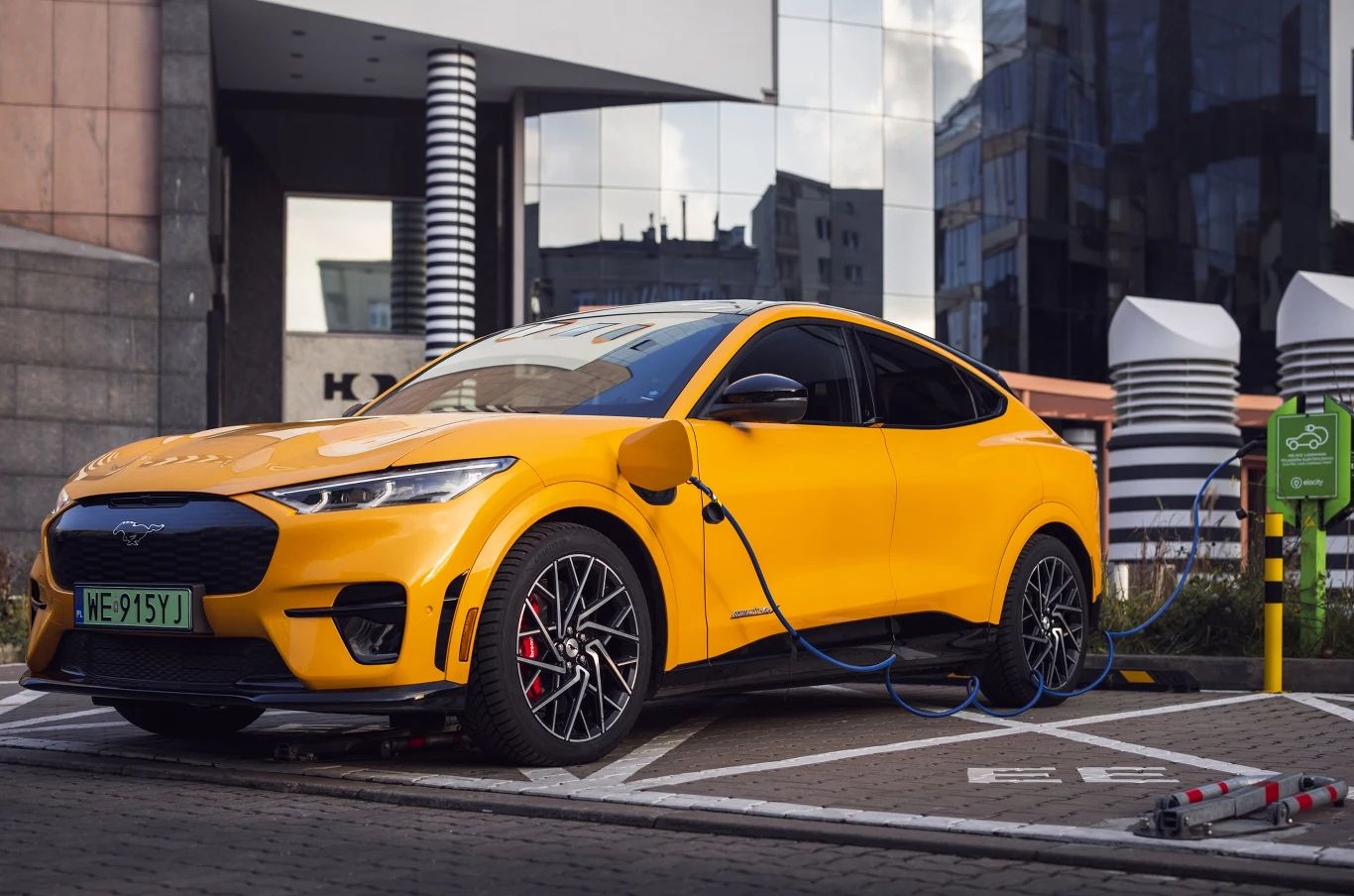 Ford Mustang Mach-E to do niedawna jedyny osobowy elektryk marki Ford Mustang Mach-E to do niedawna jedyny osobowy elektryk marki