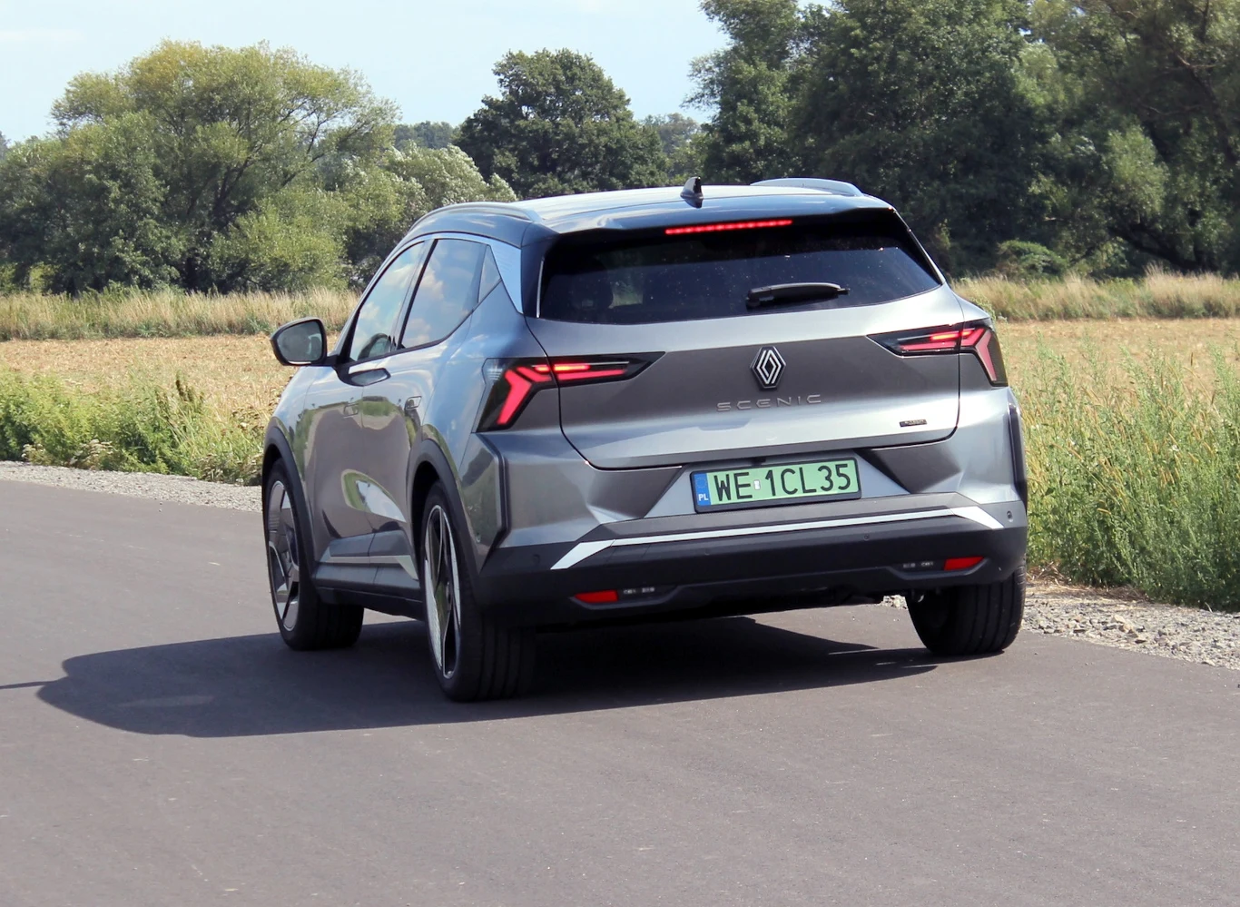 Zasięg Renault Scenic E-Tech jest imponujący. W prawdziwym ruchu na jednym ładowaniu bez peroblemu przejedziemy ponad 450 km Zasięg Renault Scenic E-Tech jest imponujący. W prawdziwym ruchu na jednym ładowaniu bez peroblemu przejedziemy ponad 450 km