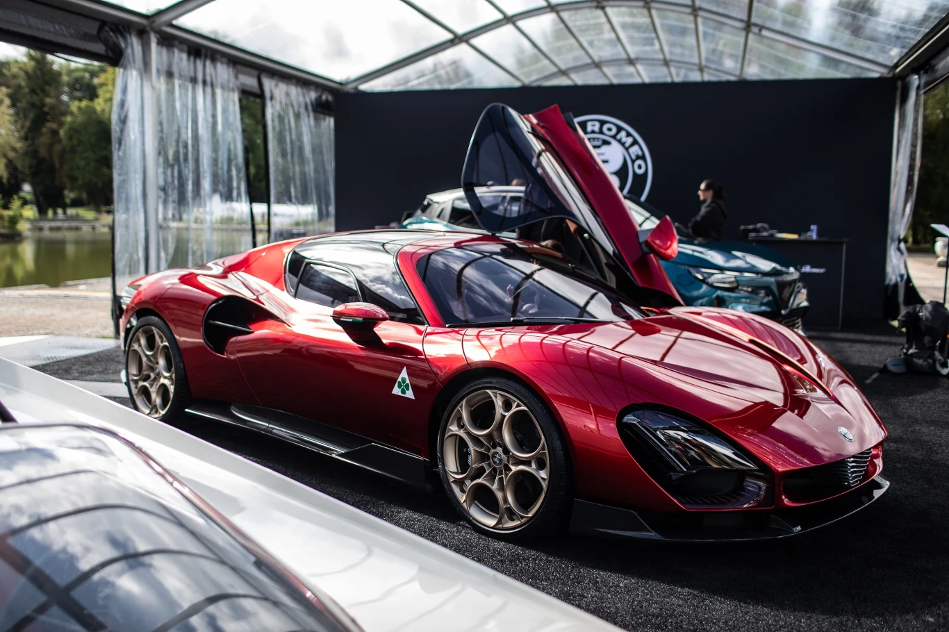 Alfa Romeo 33 Stradale to piękny ukłon w kierunku klasyki i oryginalnego modelu sprzed prawie sześciu dekad.