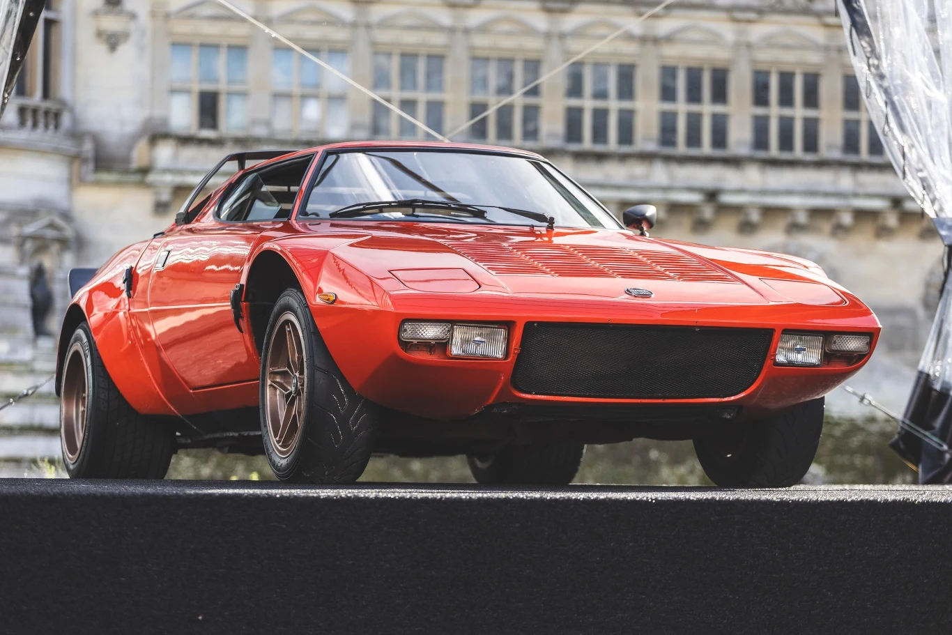 Cywilnych Stratosów powstało ostatecznie 492 sztuki, a ceny oryginałów dochodzą nawet do miliona euro.