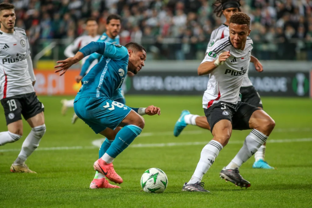 Vitor Roque w konfrontacji z legionistami okazał się bezradny Vitor Roque w konfrontacji z legionistami okazał się bezradny