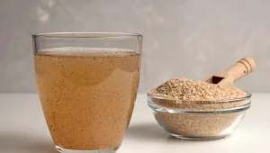 Nasiona babki płesznik zawierają ok. 70 proc. błonnika, który pęcznieje w kontakcie z wodą