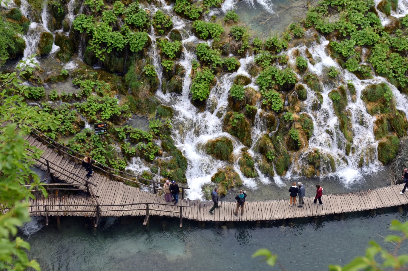 Park Narodowy Jezior Plitwickich znajduje się na liście Światowego Dziedzictwa Kulturalnego i Przyrodniczego UNESCO. Jesienią można zwiedzić go, unikając tłoku.