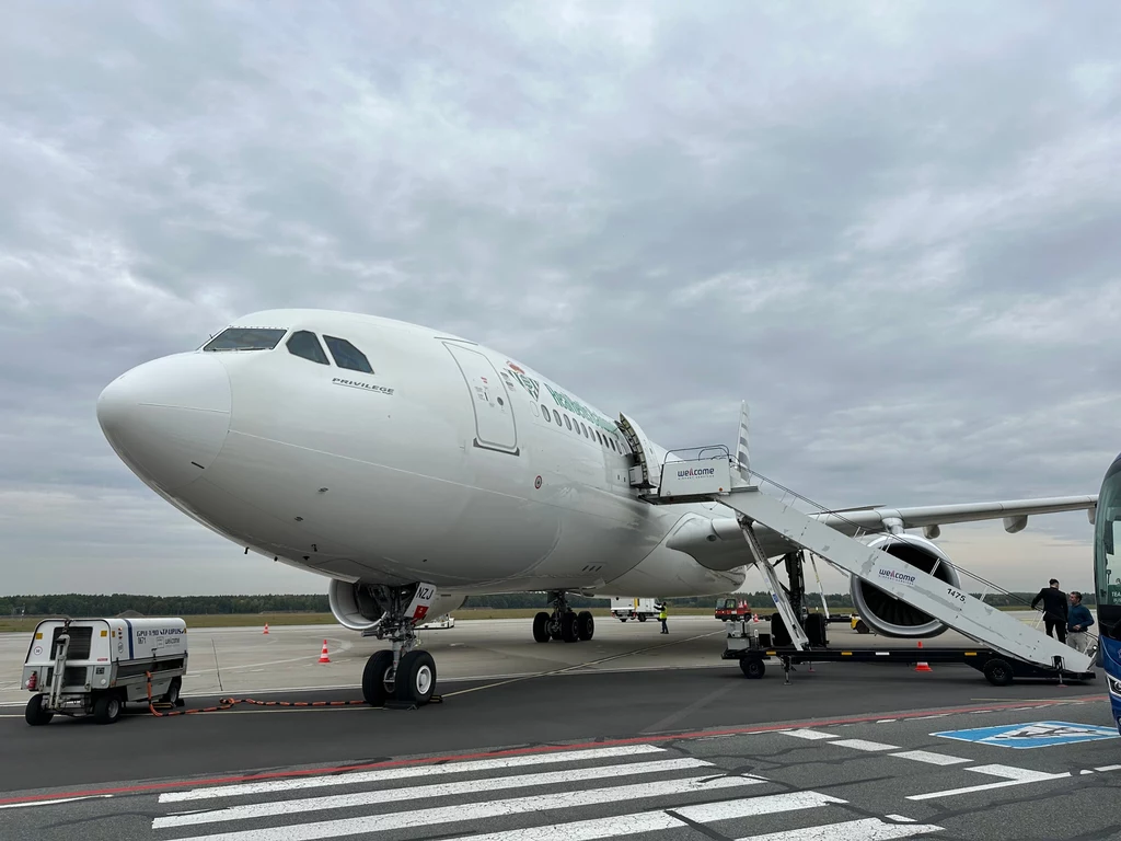 Airbus 330-200 na lotnisku w Modlinie.