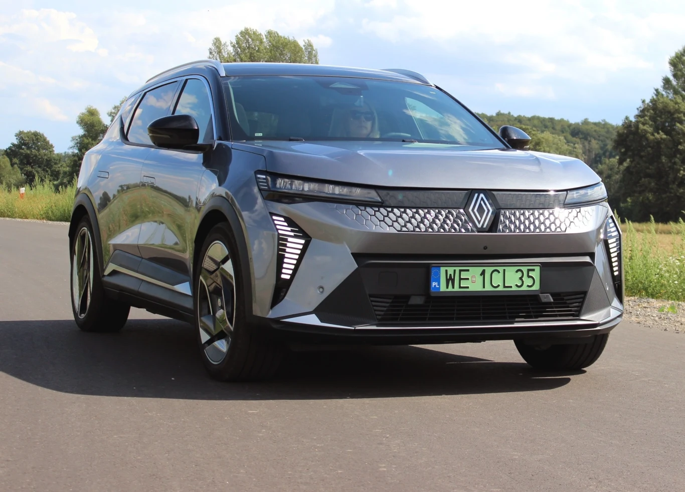 Renalt Scenic E-Tech to Samochód Roku 2024. Tym elektrykiem da się pojechać w trasę Renalt Scenic E-Tech to Samochód Roku 2024. Tym elektrykiem da się pojechać w trasę