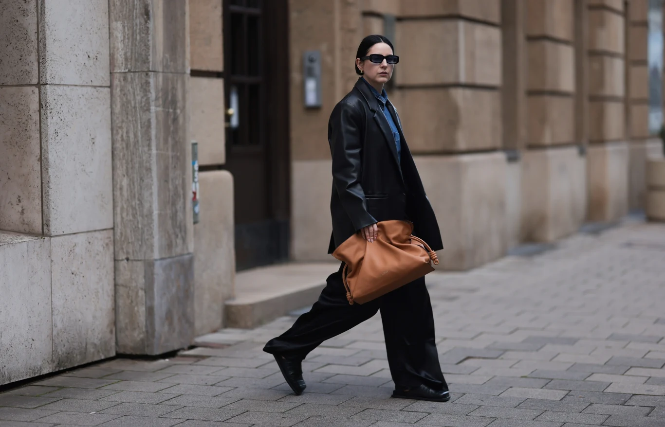 Chcesz być modna w sezonie jesień/zima? Oto 5 par spodni, które musisz mieć w szafie Chcesz być modna w sezonie jesień/zima? Oto 5 par spodni, które musisz mieć w szafie