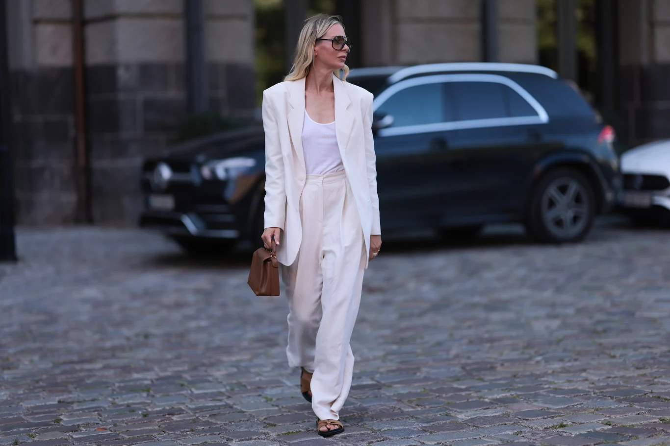 Spodnie garniturowe świetnie nadają się nie tylko do biura, lecz także na co dzień Spodnie garniturowe świetnie nadają się nie tylko do biura, lecz także na co dzień