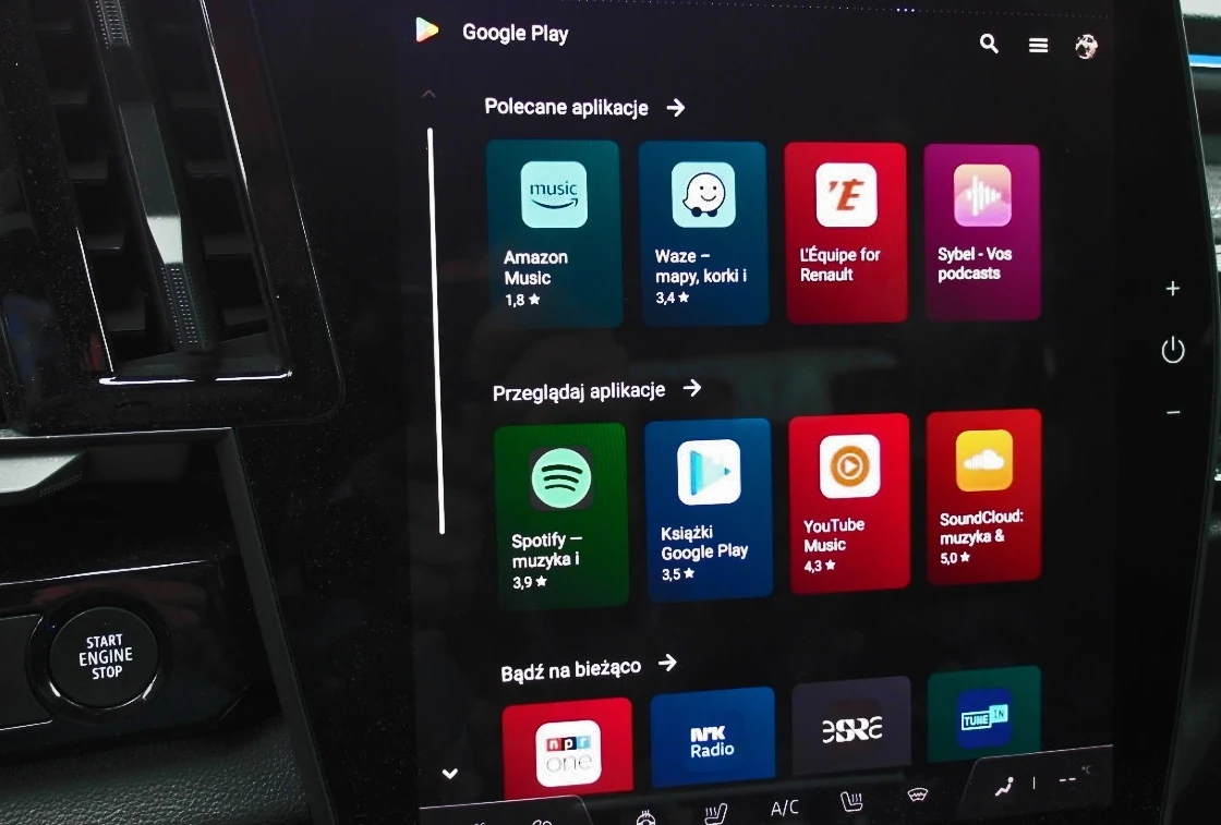 System openR link w Renault Austral daje dostęp do wielu aplikacji