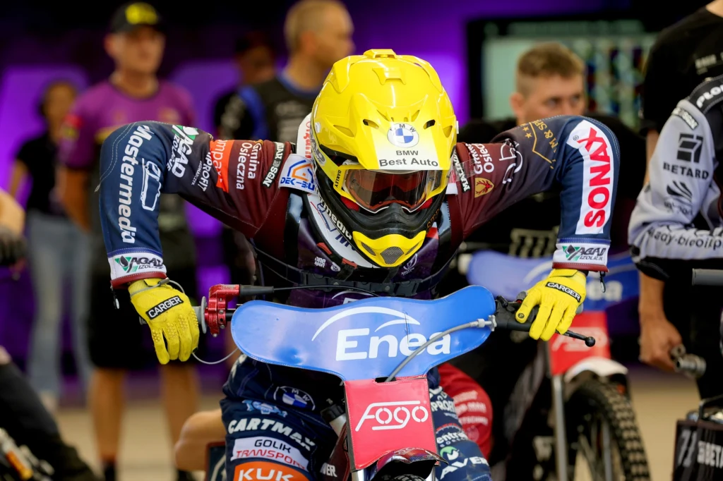 Dominik Kubera szykuje się do jazdy. Dominik Kubera szykuje się do jazdy.