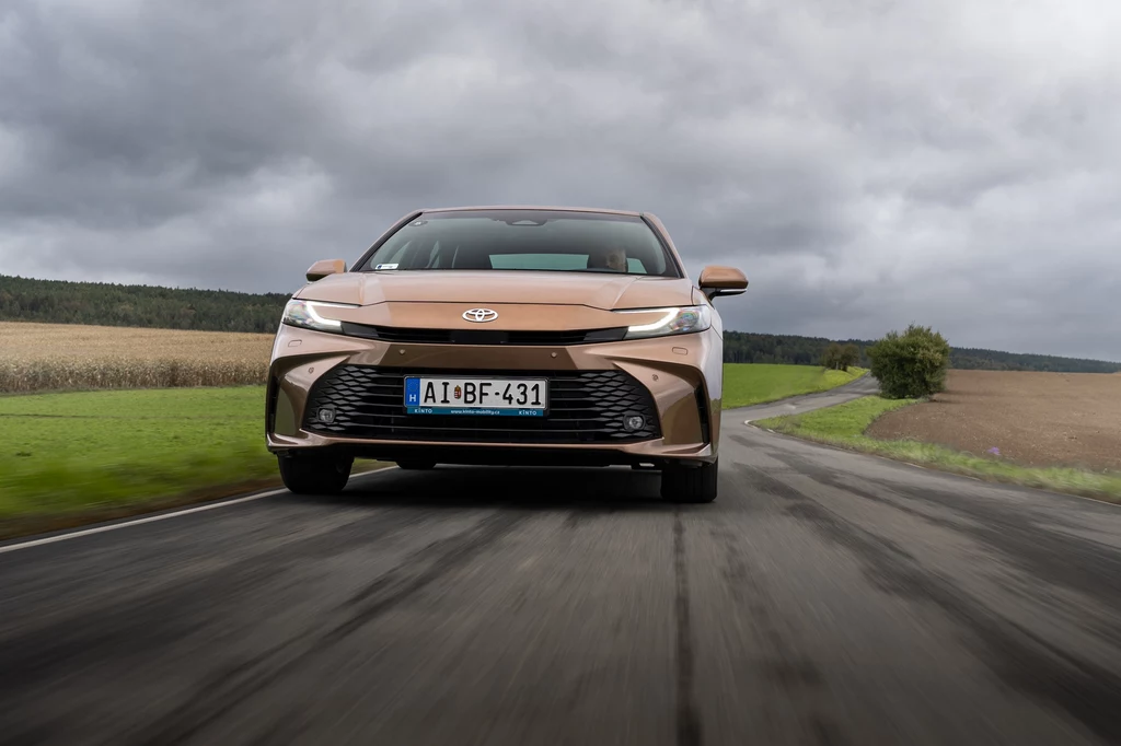 Za nami pierwsze jazdy Toyotą Camry ósmej generacji po face liftingu. Zużycie paliwa zrobiło na nas największe wrażenie.